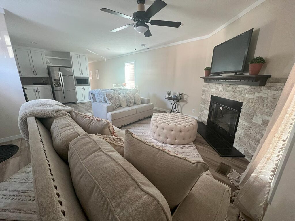 deuce_fh-375a_interior-02