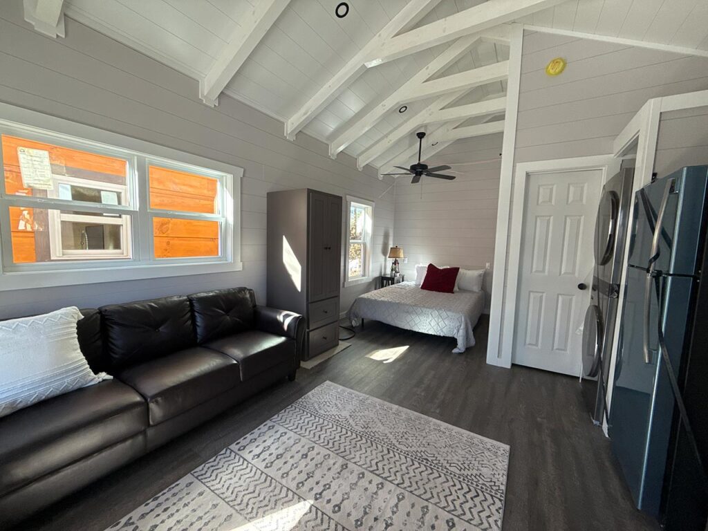 pioneer_tl-1216_interior-01